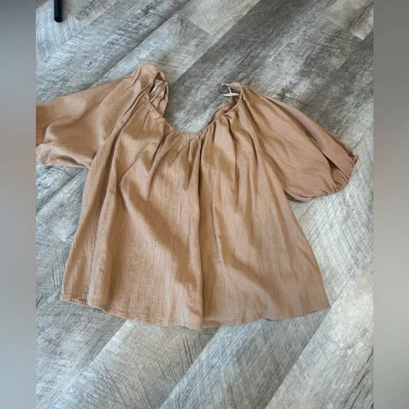Old Navy size LARGE tan top, puffy sleeve-elastic cuff - Picture 2 of 13
